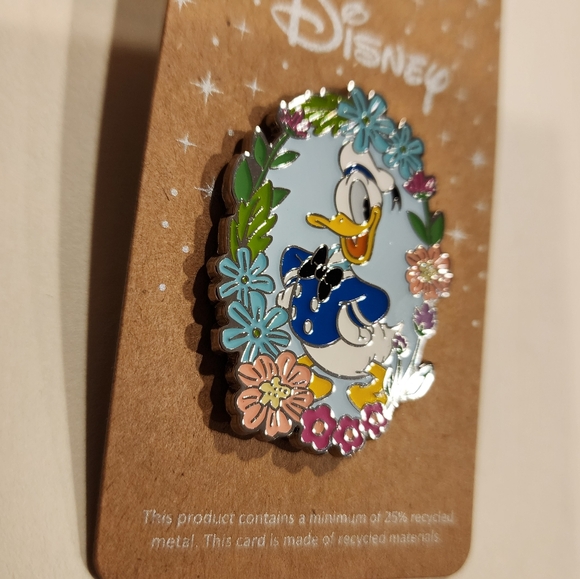 Disney Donald Duck Floral Portrait Pose Spring Flowers Enamel Pin NEW - Picture 5 of 9